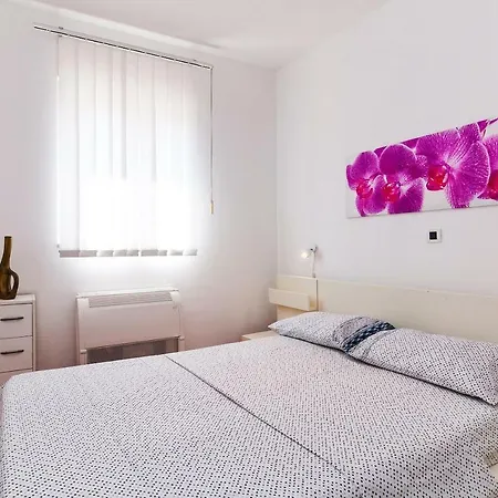 Cosmopolitan Apartment *