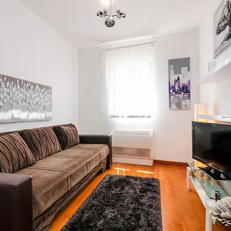 Cosmopolitan Apartment *